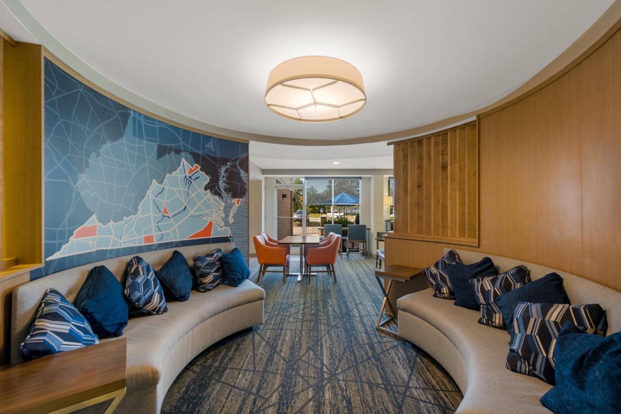 Holiday Inn Express Hotels- Hampton By Ihg Exteriör bild