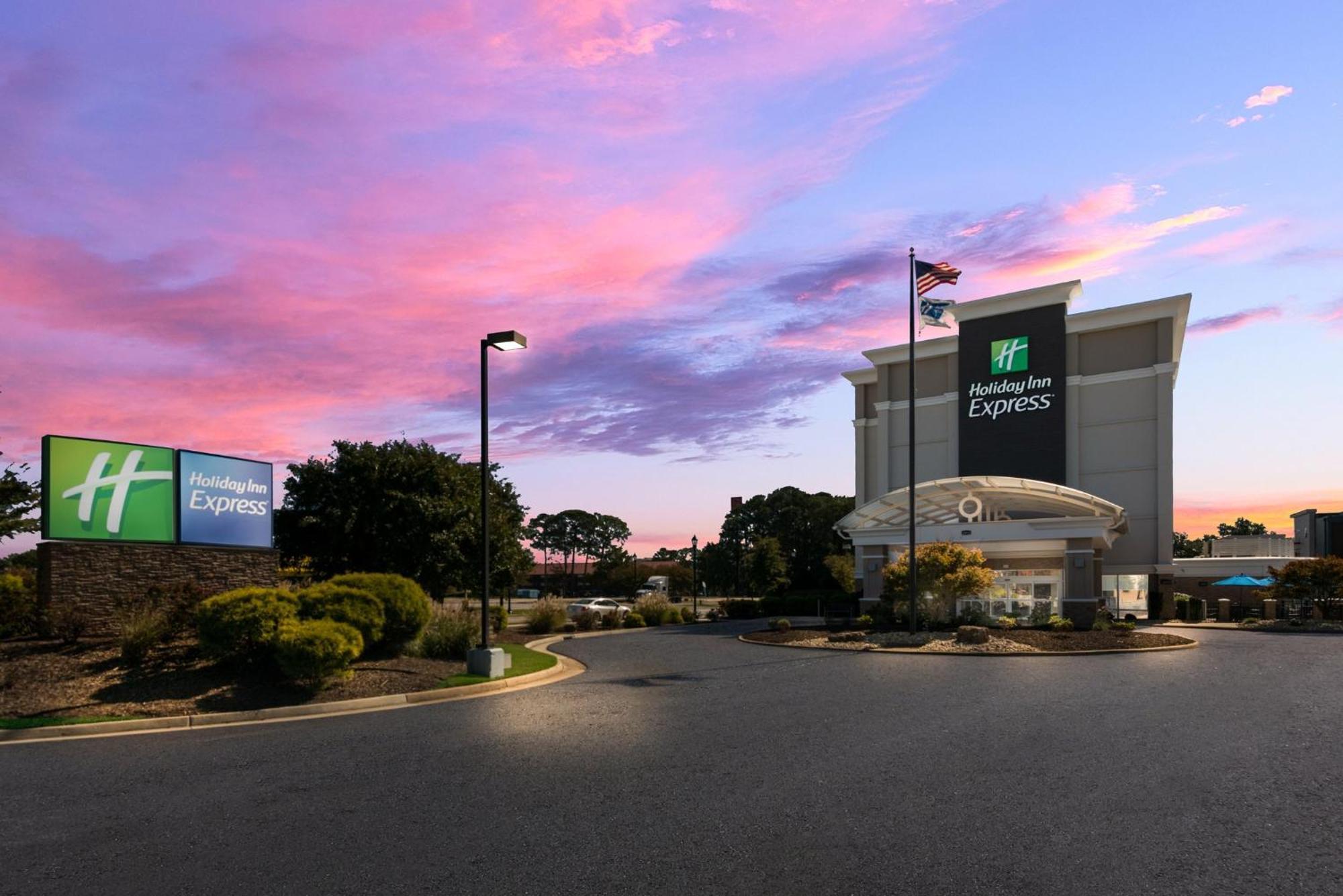 Holiday Inn Express Hotels- Hampton By Ihg Exteriör bild