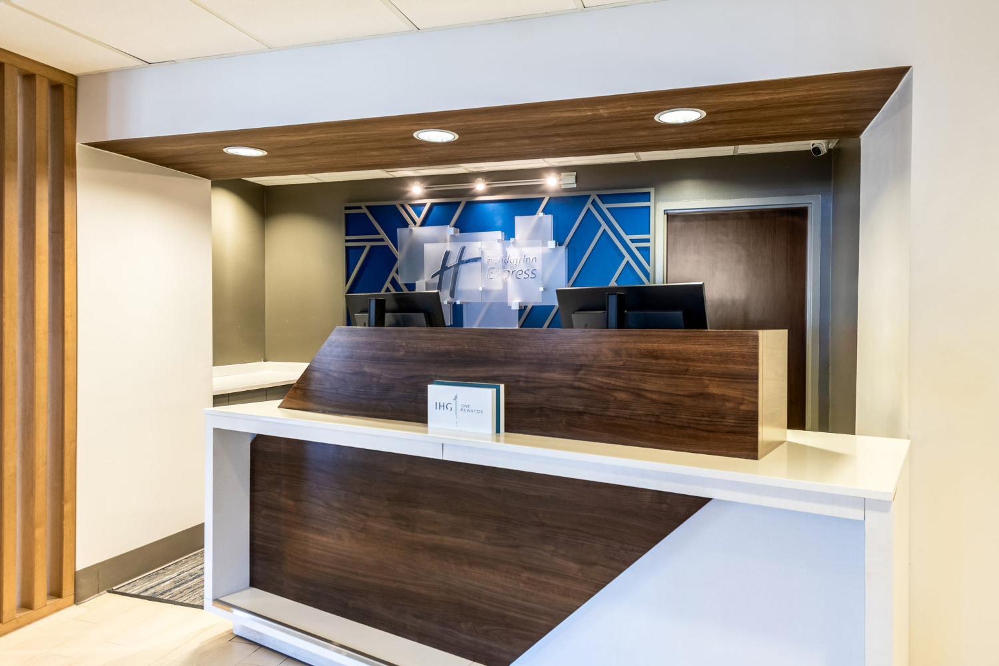 Holiday Inn Express Hotels- Hampton By Ihg Exteriör bild