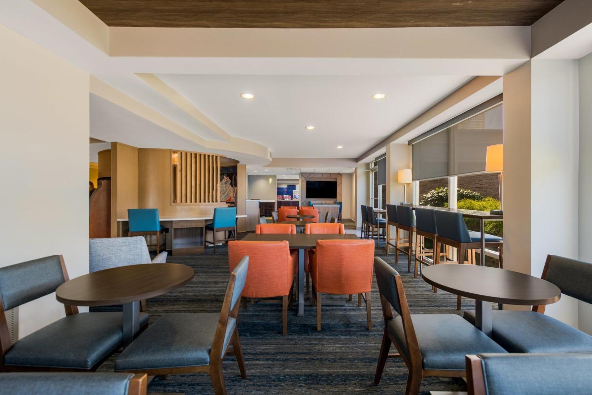 Holiday Inn Express Hotels- Hampton By Ihg Exteriör bild
