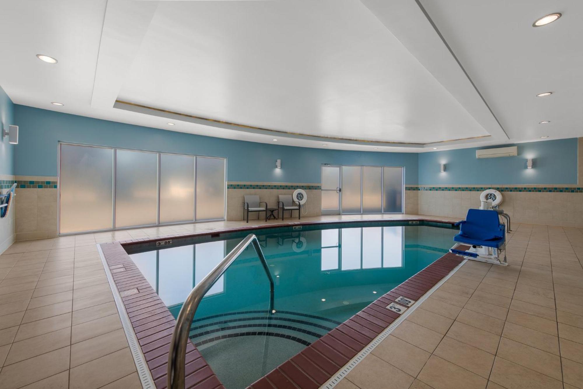 Holiday Inn Express Hotels- Hampton By Ihg Exteriör bild