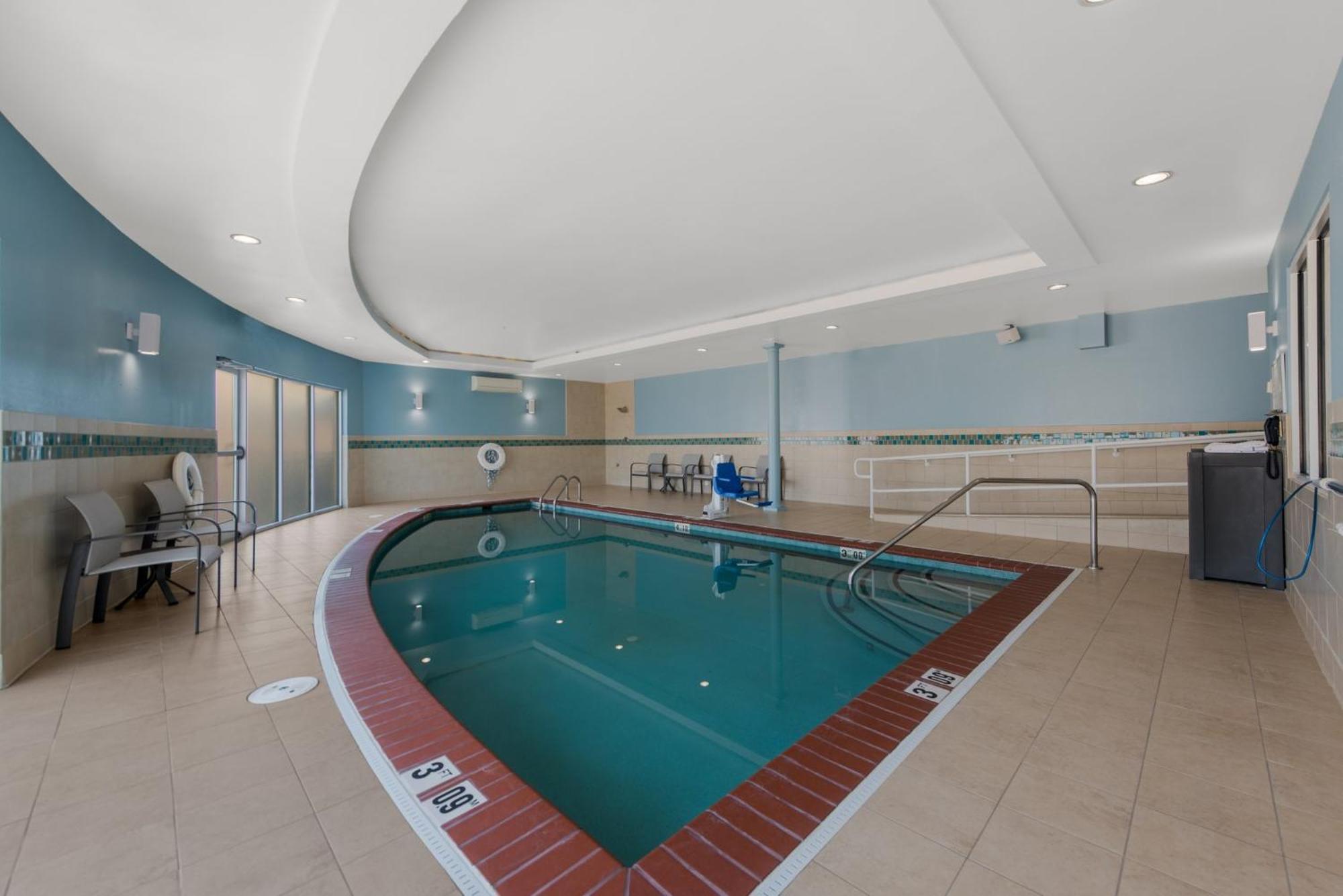 Holiday Inn Express Hotels- Hampton By Ihg Exteriör bild